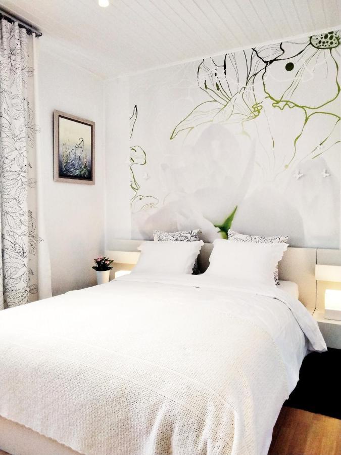 Bed and Breakfast Les Chambourlettes Mons Esterno foto